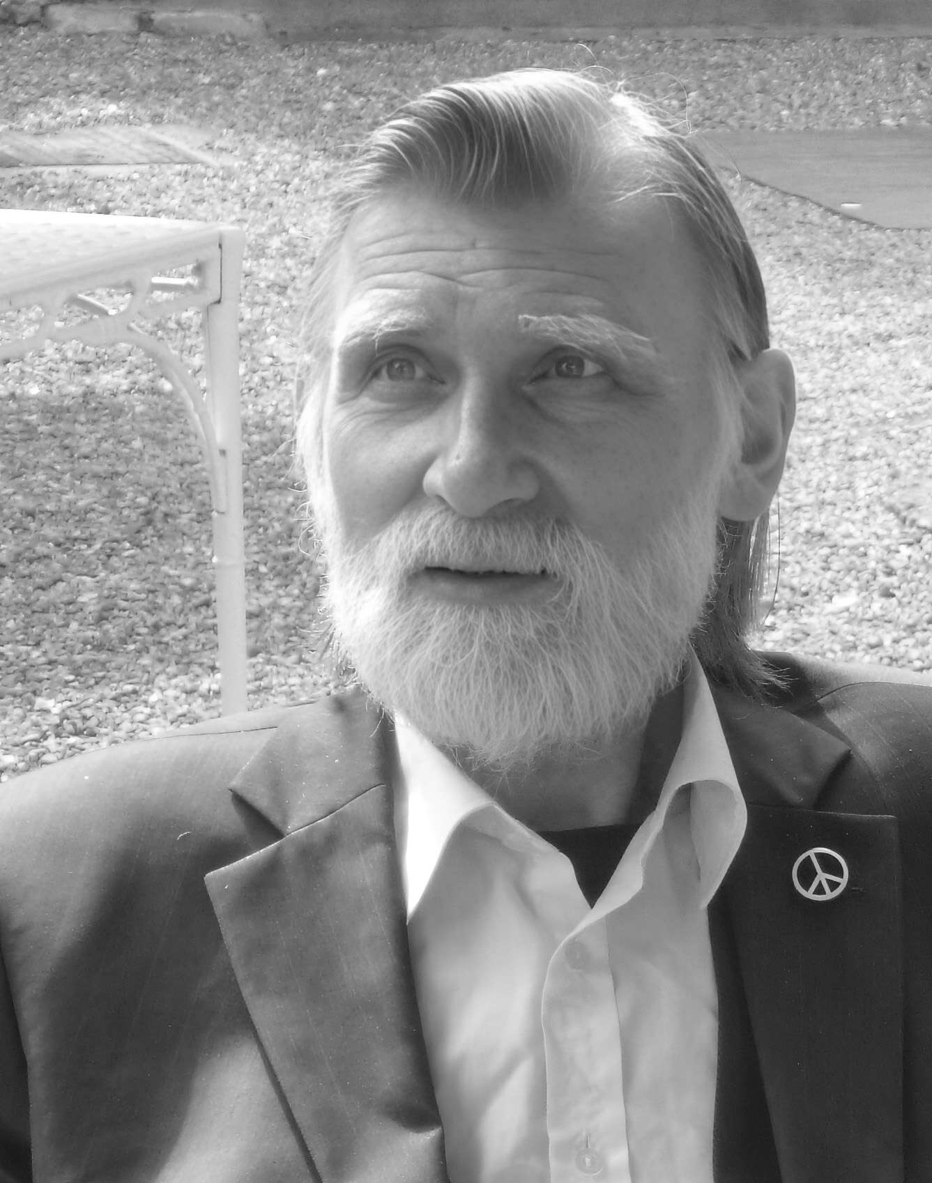 Photograph of author Alex Alexandrowicz