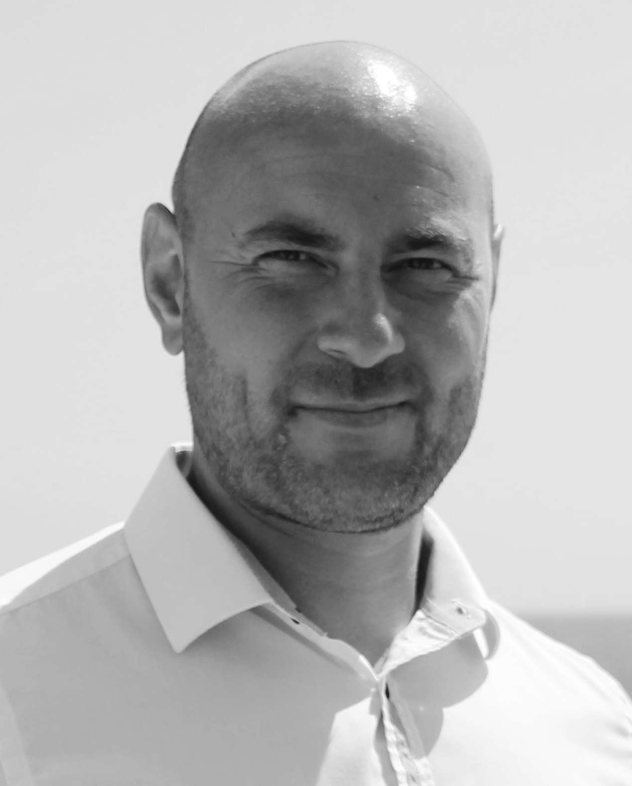Photograph of author Andi Brierley