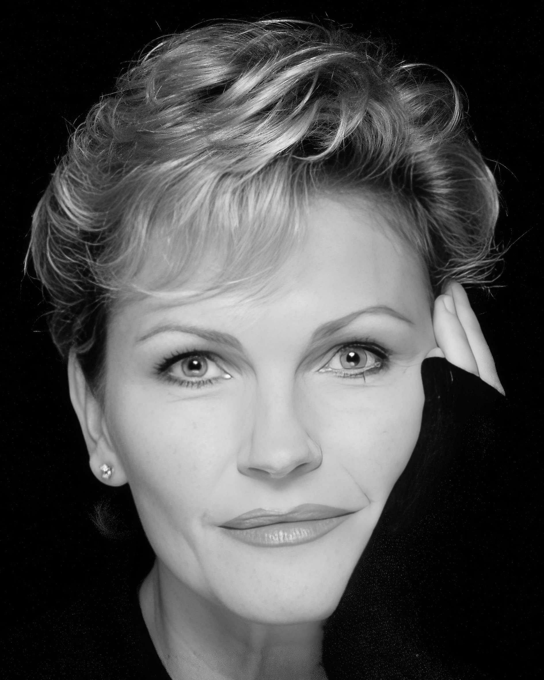 Photograph of author Fiona Fullerton