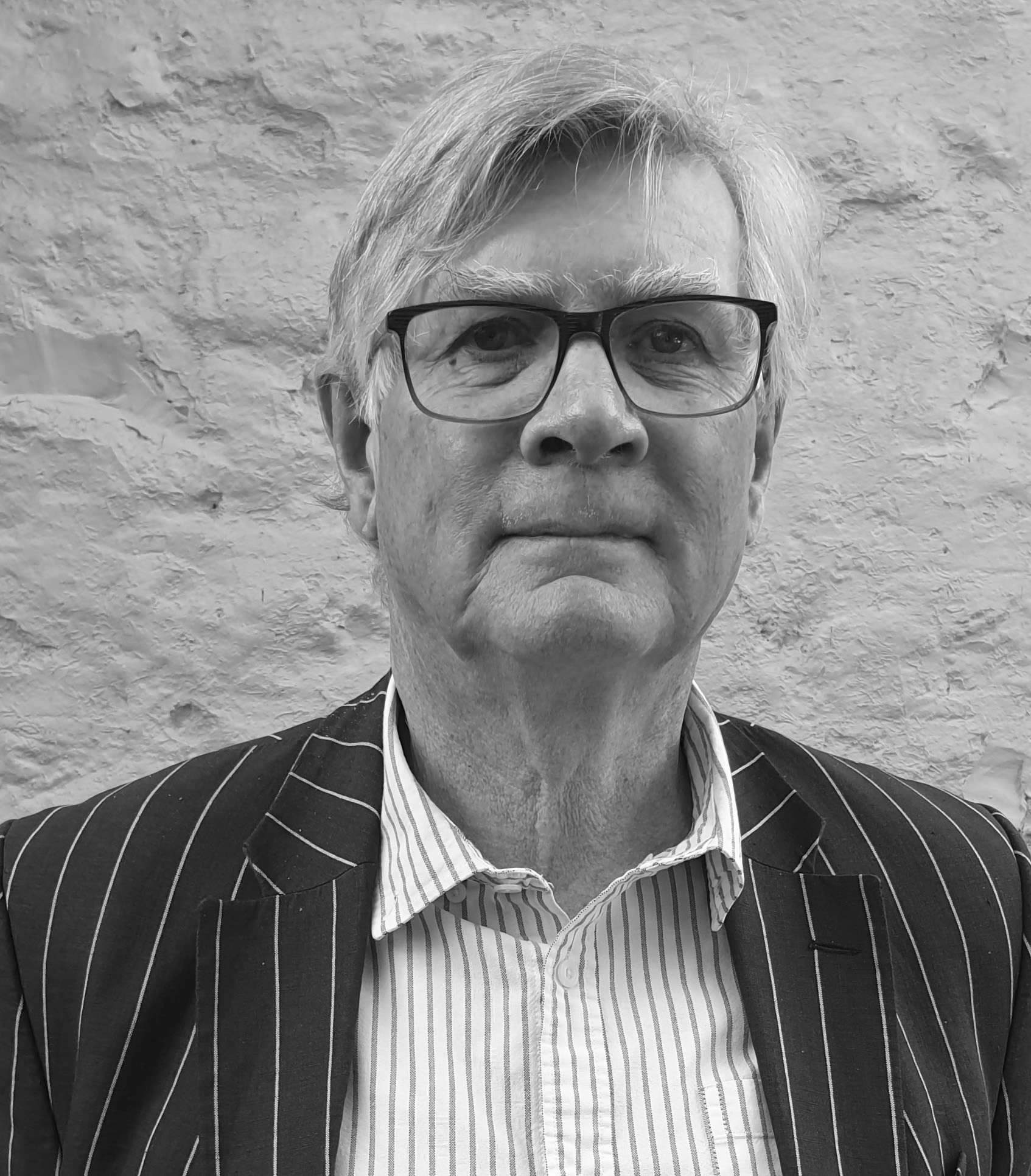 Photograph of author Howard Riddle